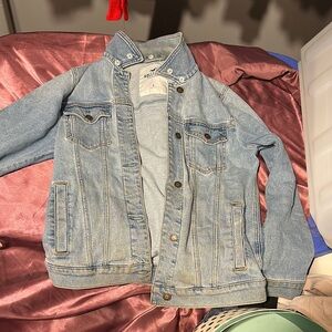 Hollister Blue Jean Jacket with Classic Trucker Style and Subtle Distressing